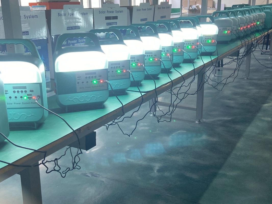12W نظام الألواح الشمسية 4 لمبات LED مجموعات نظام إضاءة الطاقة الشمسية المحمولة